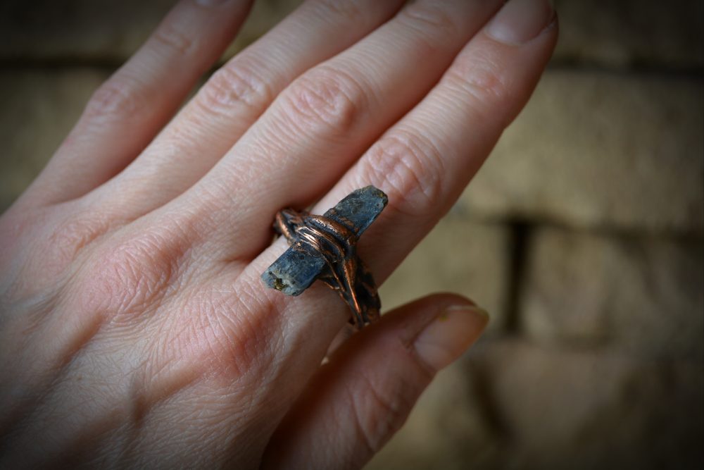 Kyanite Copper Ring (20mm) - Image 2